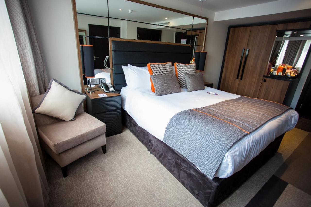 מלון ביקונספילד Crowne Plaza Gerrards Cross By Ihg מראה חיצוני תמונה