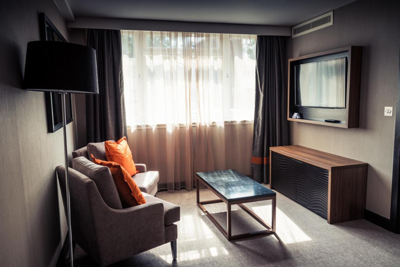 מלון ביקונספילד Crowne Plaza Gerrards Cross By Ihg מראה חיצוני תמונה