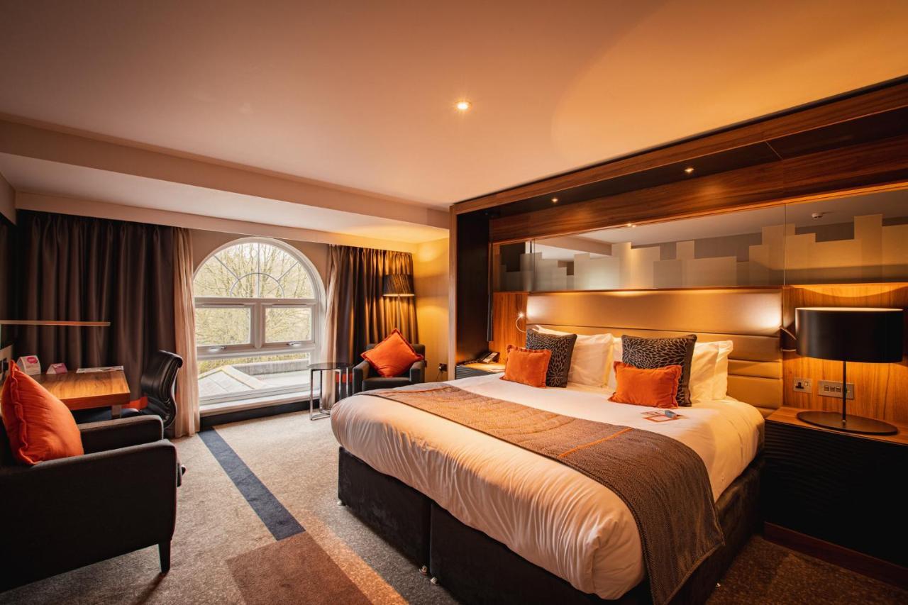 מלון ביקונספילד Crowne Plaza Gerrards Cross By Ihg מראה חיצוני תמונה
