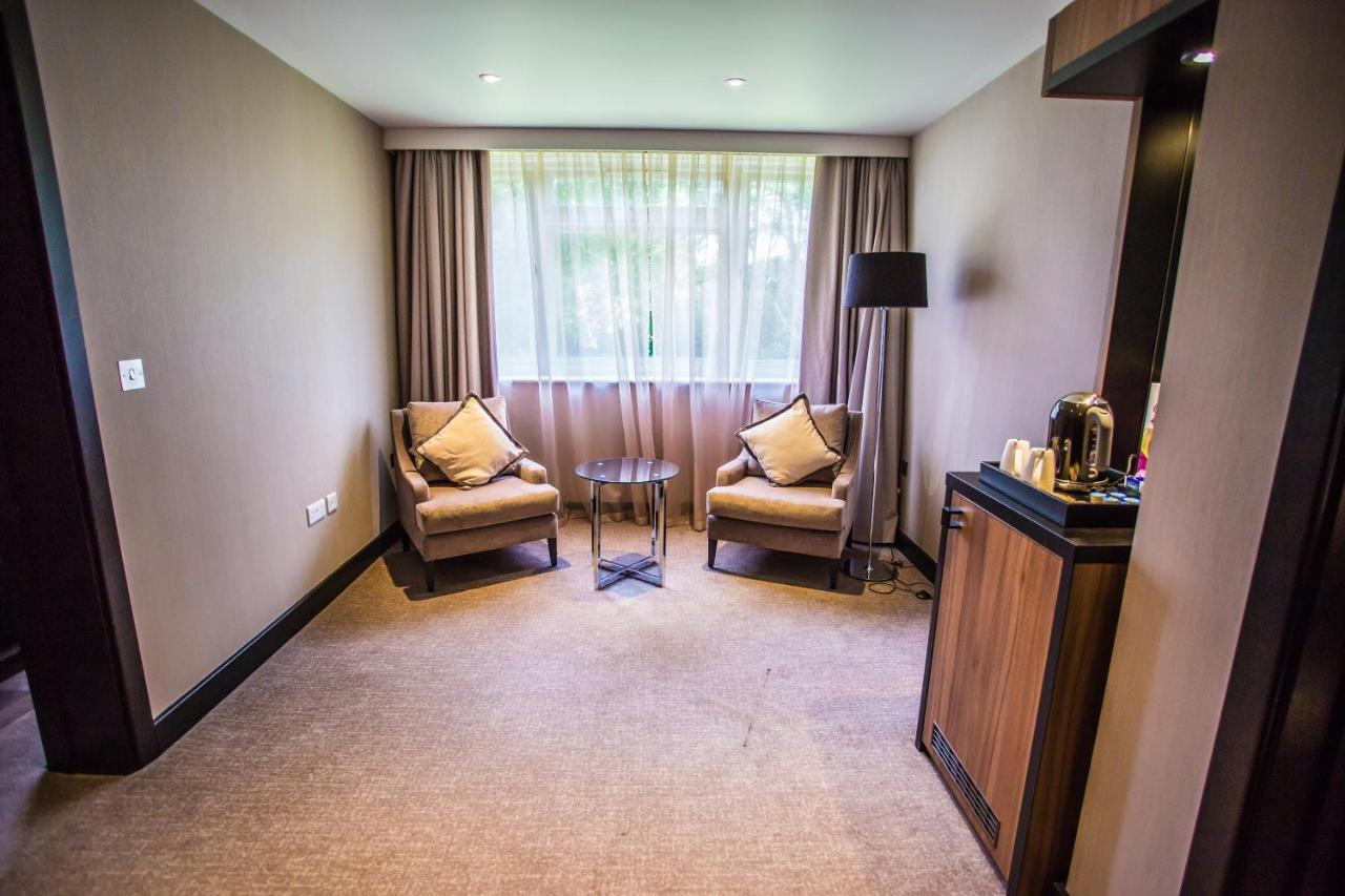 מלון ביקונספילד Crowne Plaza Gerrards Cross By Ihg מראה חיצוני תמונה
