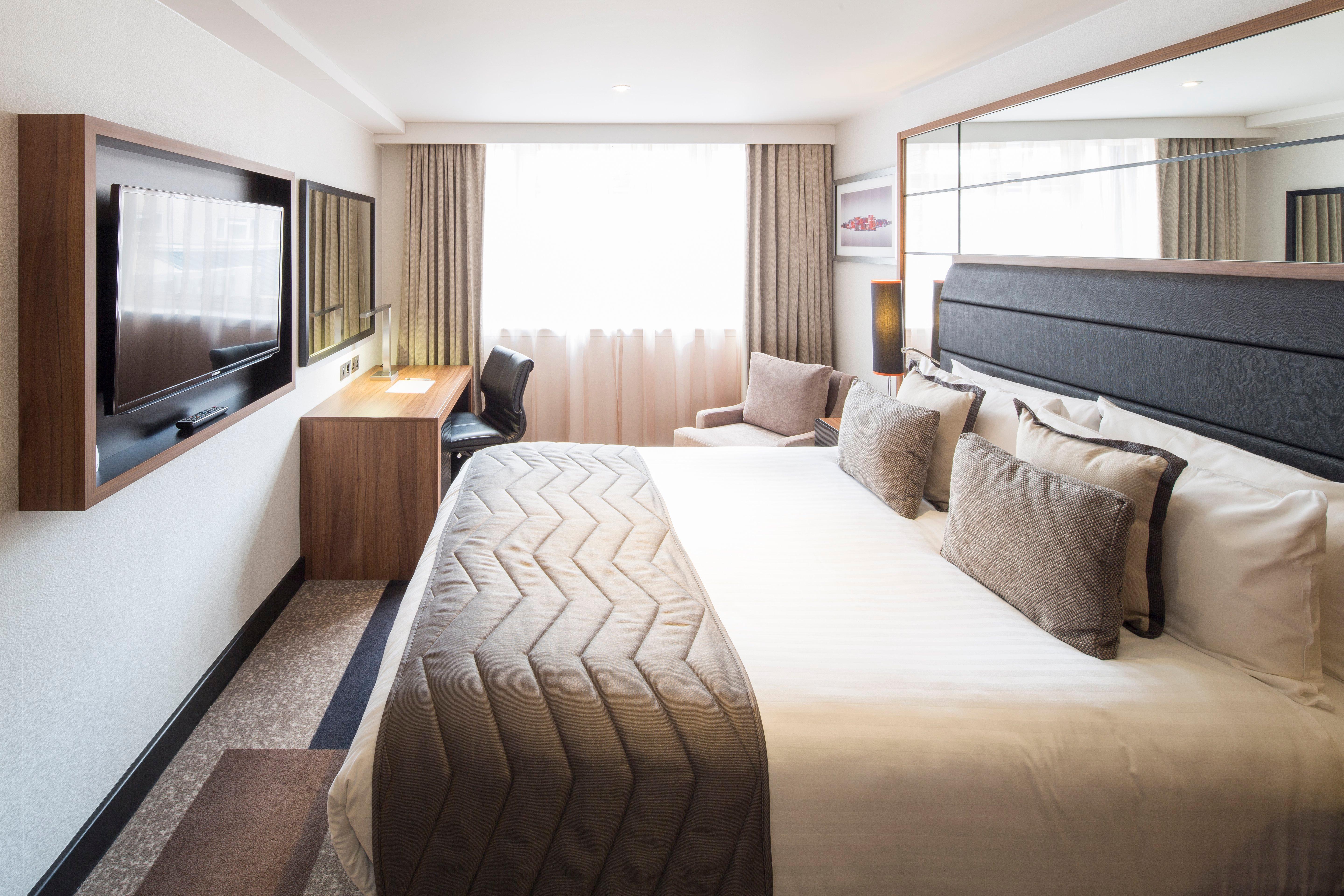 מלון ביקונספילד Crowne Plaza Gerrards Cross By Ihg מראה חיצוני תמונה