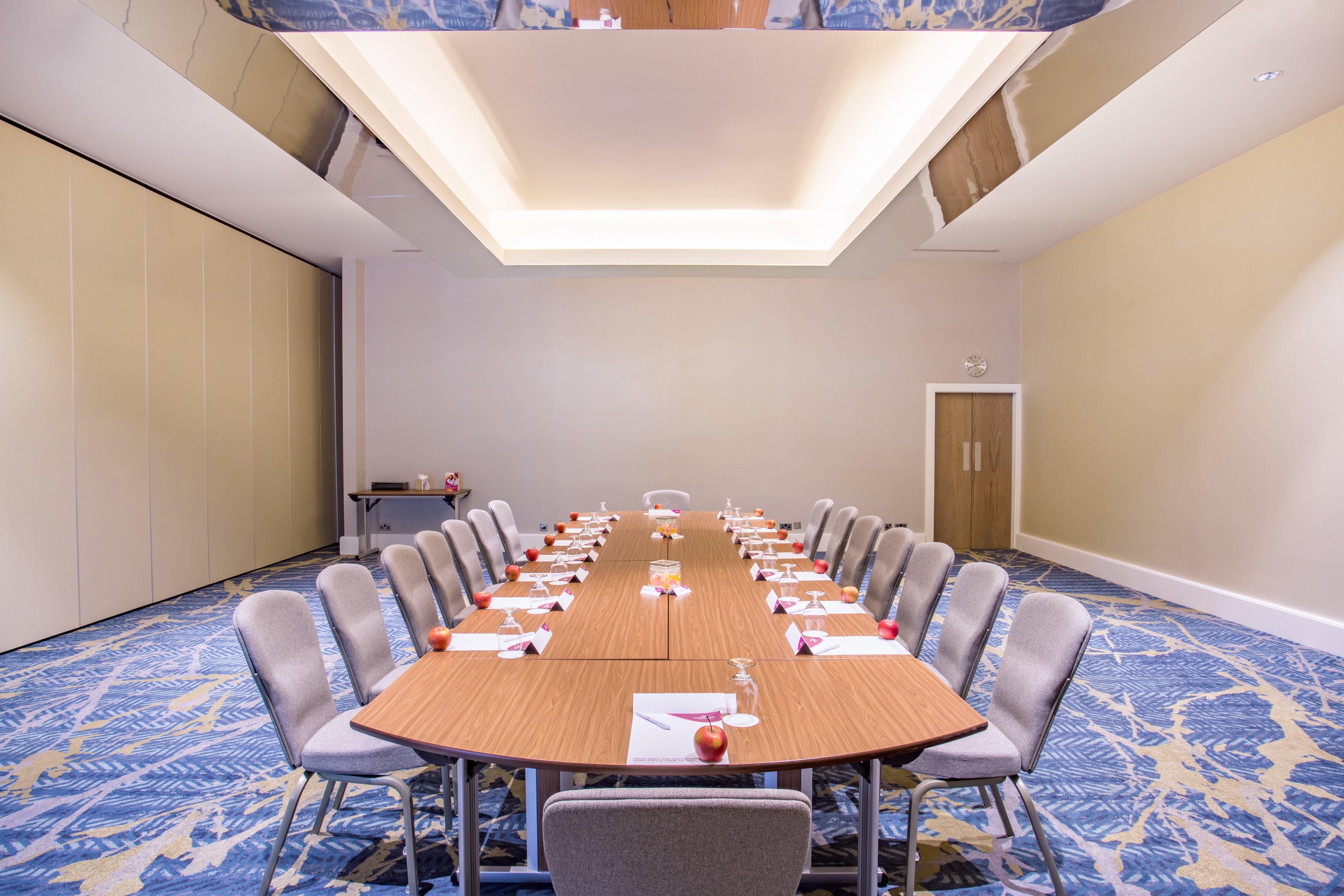 מלון ביקונספילד Crowne Plaza Gerrards Cross By Ihg מראה חיצוני תמונה