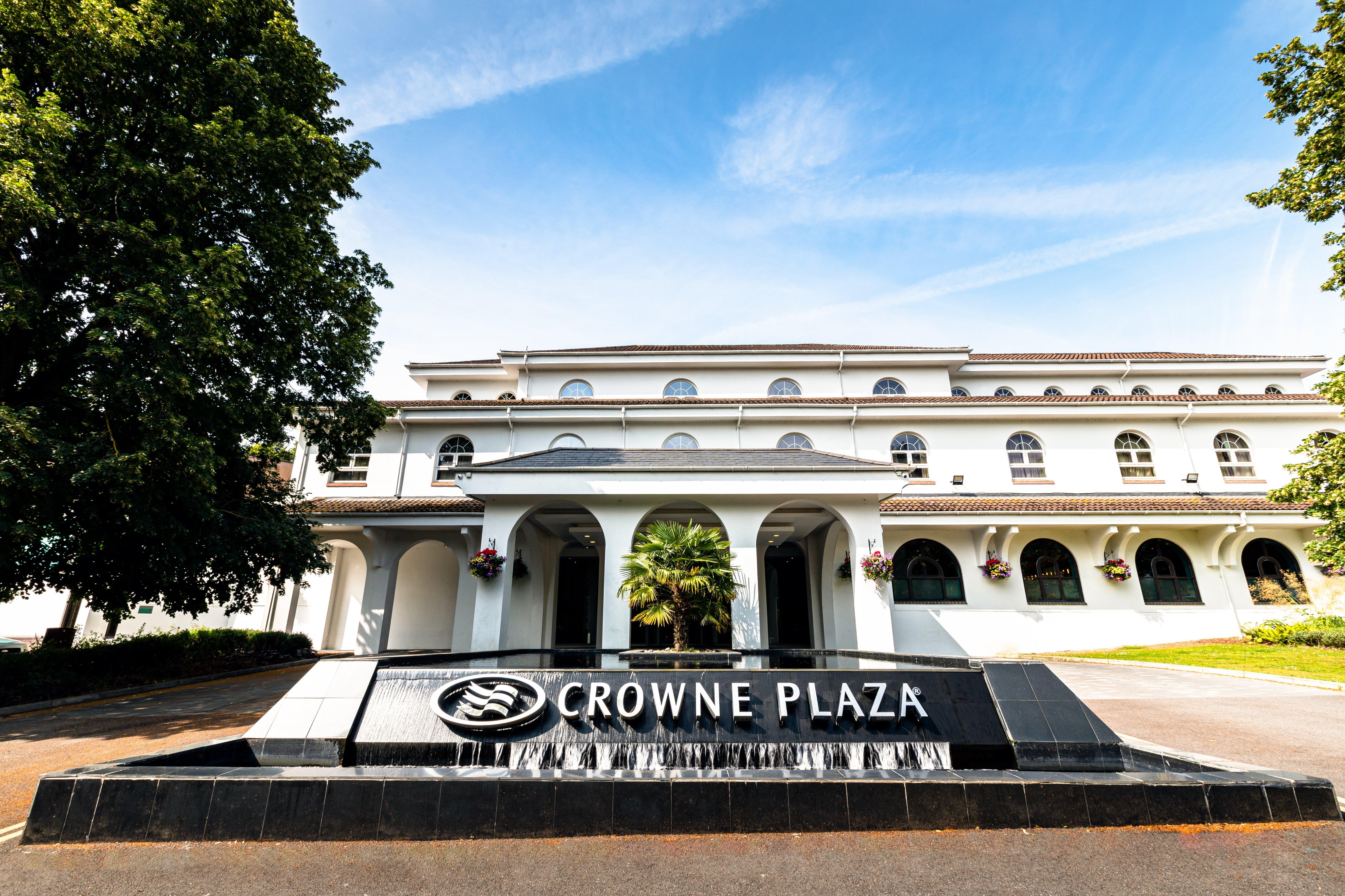 מלון ביקונספילד Crowne Plaza Gerrards Cross By Ihg מראה חיצוני תמונה