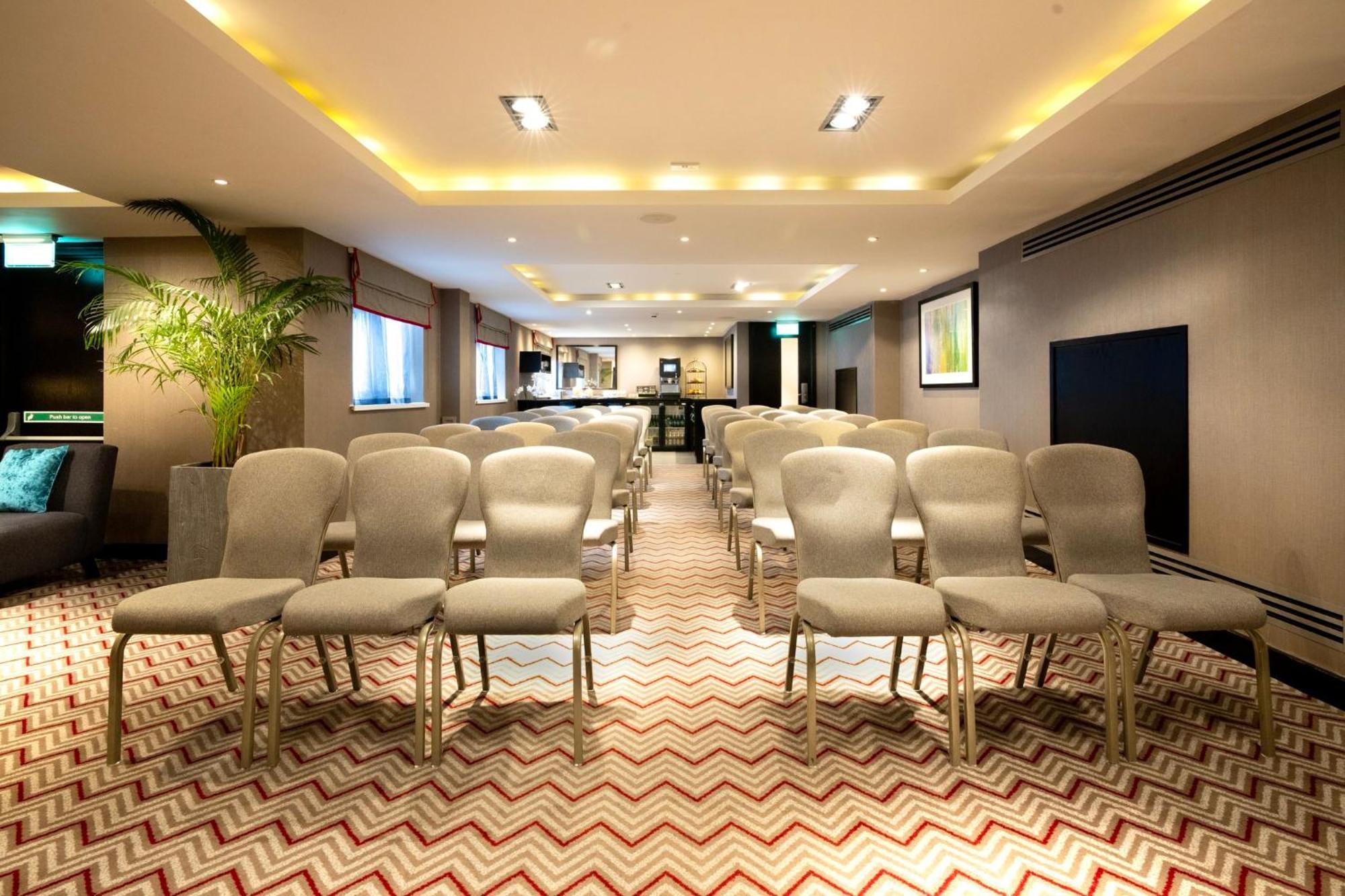 מלון ביקונספילד Crowne Plaza Gerrards Cross By Ihg מראה חיצוני תמונה