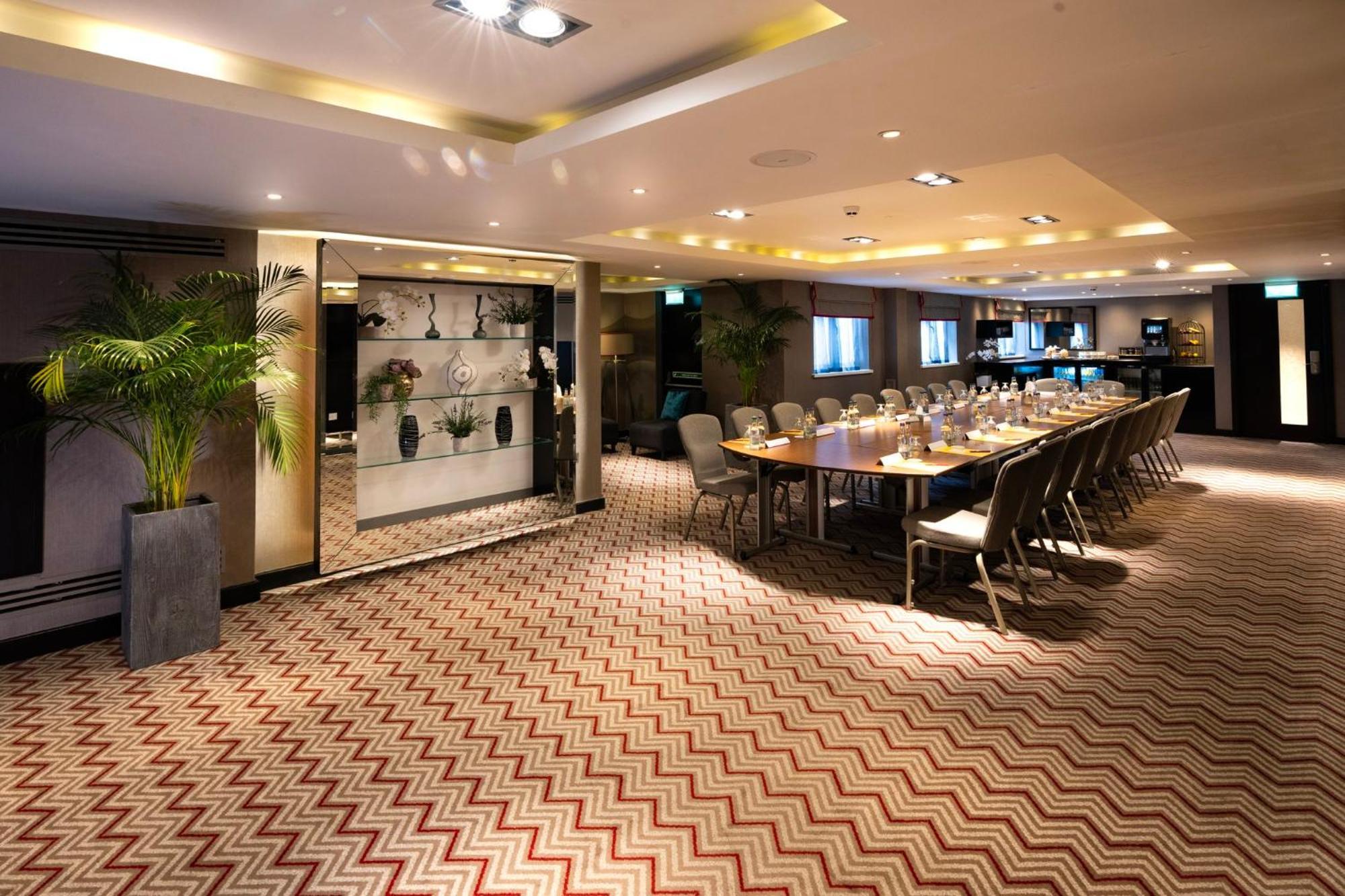 מלון ביקונספילד Crowne Plaza Gerrards Cross By Ihg מראה חיצוני תמונה