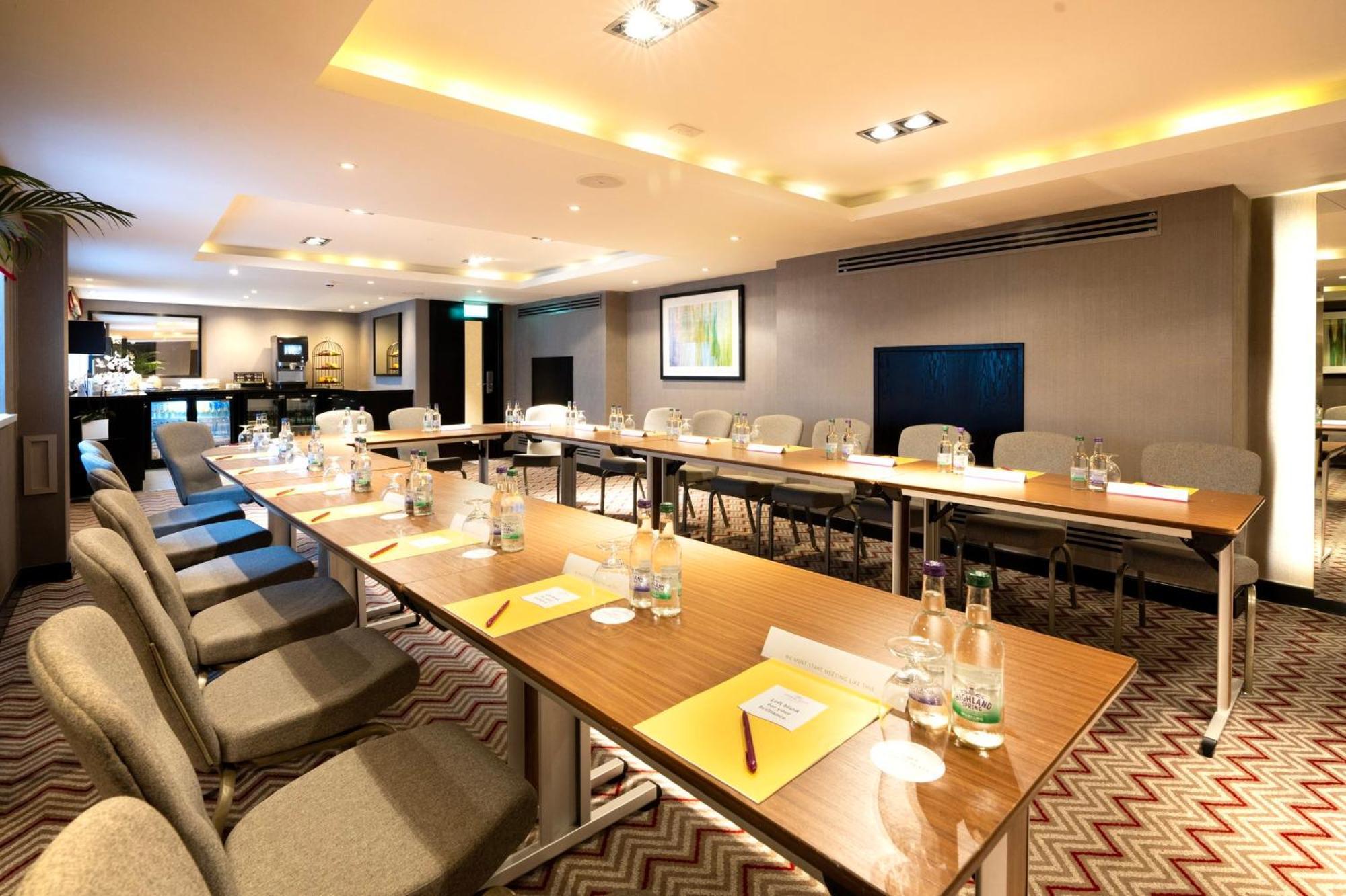 מלון ביקונספילד Crowne Plaza Gerrards Cross By Ihg מראה חיצוני תמונה