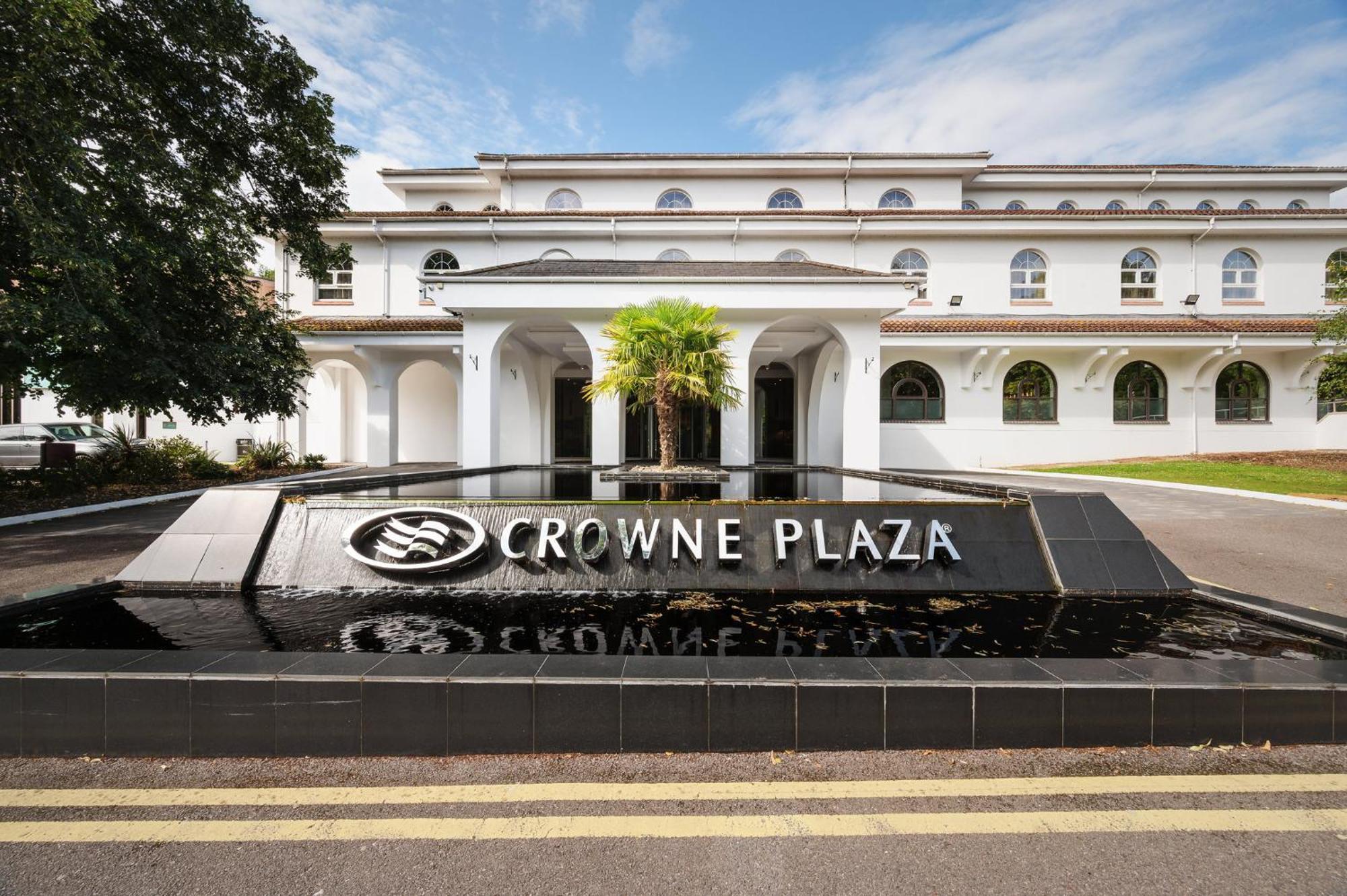 מלון ביקונספילד Crowne Plaza Gerrards Cross By Ihg מראה חיצוני תמונה