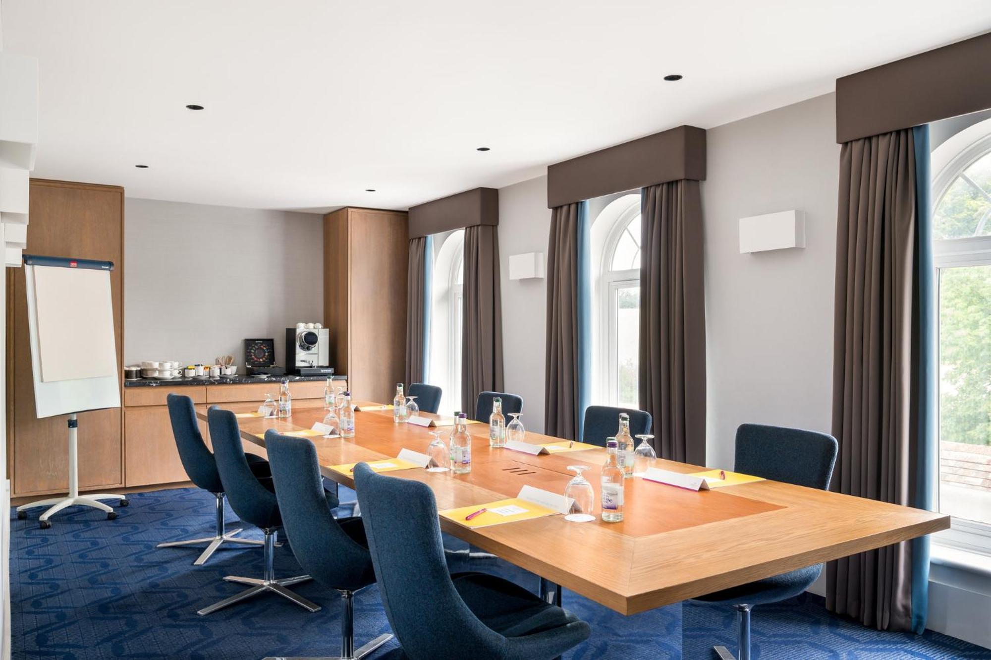 מלון ביקונספילד Crowne Plaza Gerrards Cross By Ihg מראה חיצוני תמונה