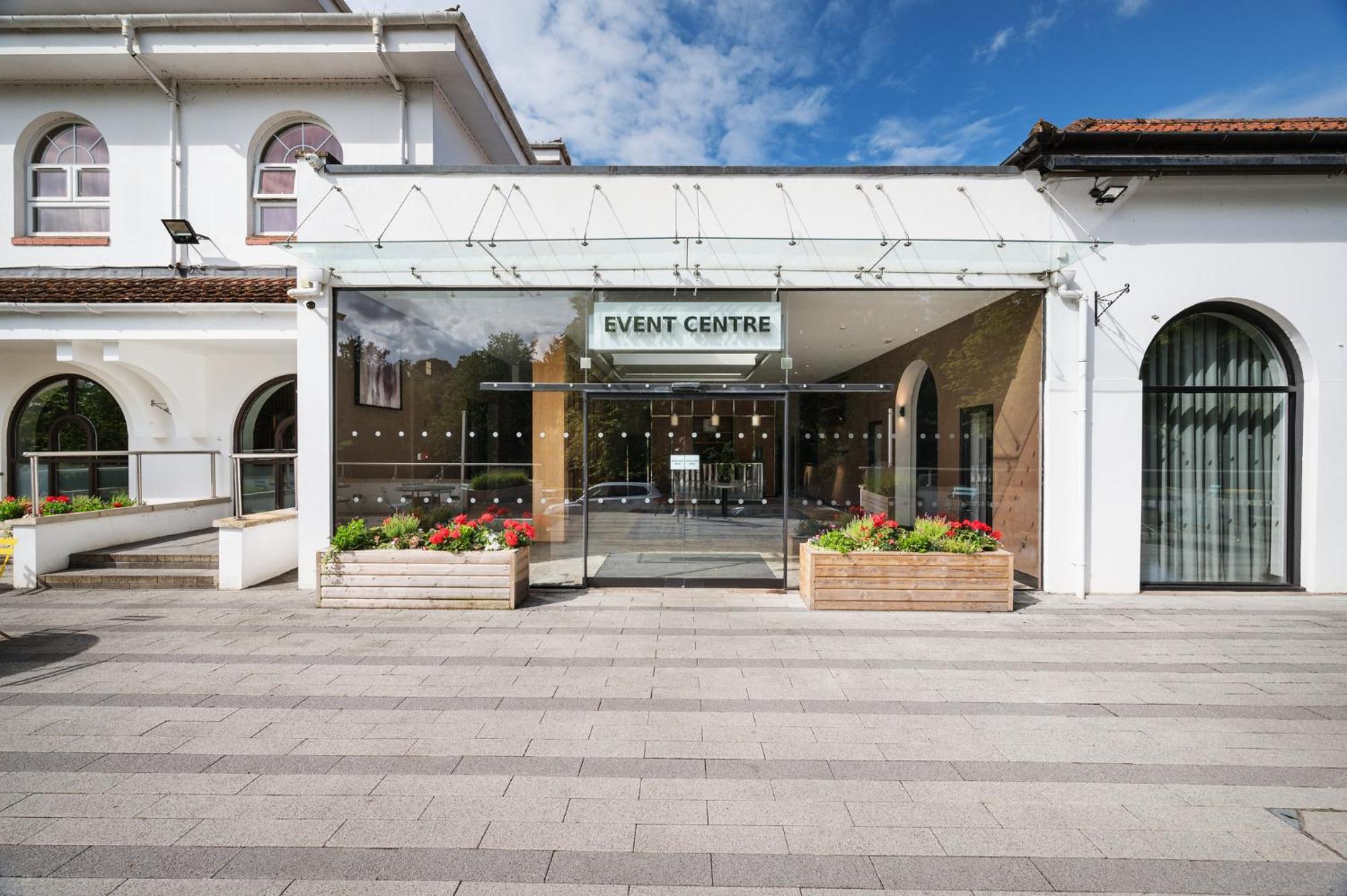 מלון ביקונספילד Crowne Plaza Gerrards Cross By Ihg מראה חיצוני תמונה