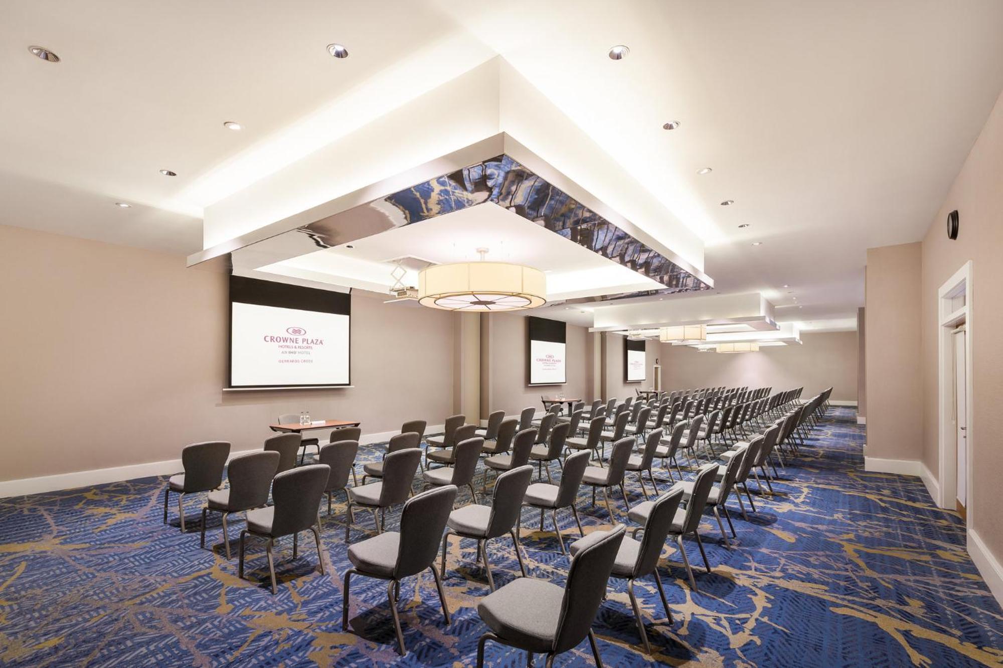 מלון ביקונספילד Crowne Plaza Gerrards Cross By Ihg מראה חיצוני תמונה